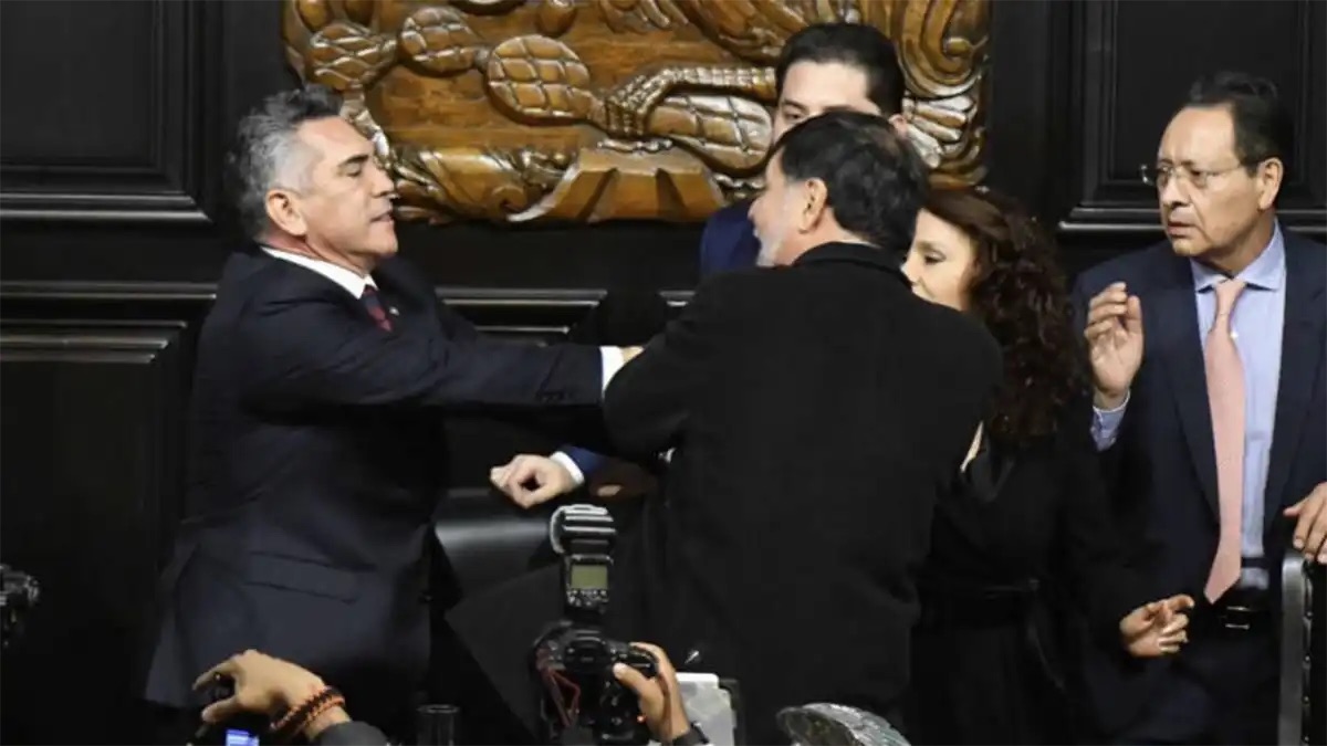 Noroña lanzó el primer empujón y lo hizo "por cobarde": "Alito" Moreno